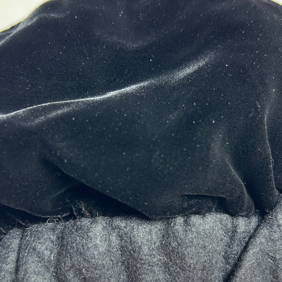 Christian Dior Women’s Vintage “Chapeaux” Black Velvet Beret. Pre-owned. - Picture 8 of 16